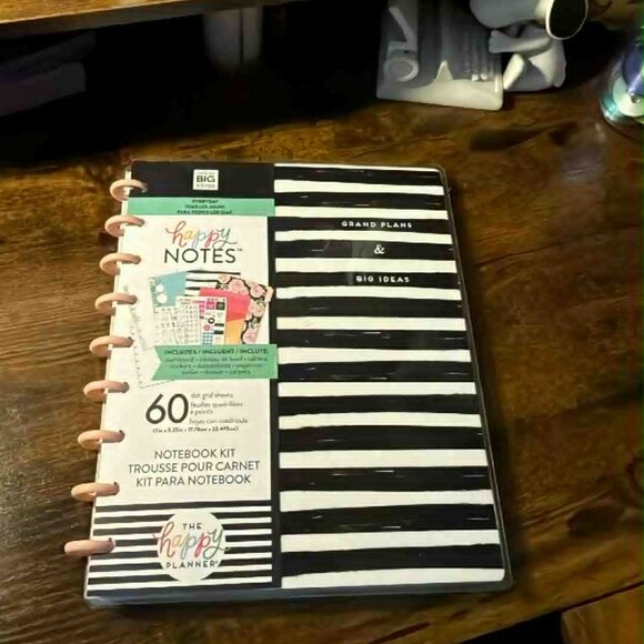 Happy Planner Classic notebook comes w/extras - NEW - Picture 1 of 7